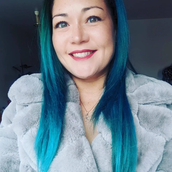 Meet your Posher, Jennifer - Picture 1 of 1